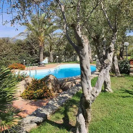 Laura, Fronte Piscina E Giardino Privato * 维拉西米乌斯