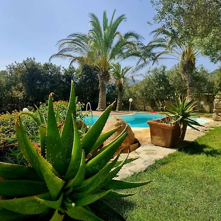 Laura, Fronte Piscina E Giardino Privato 维拉西米乌斯